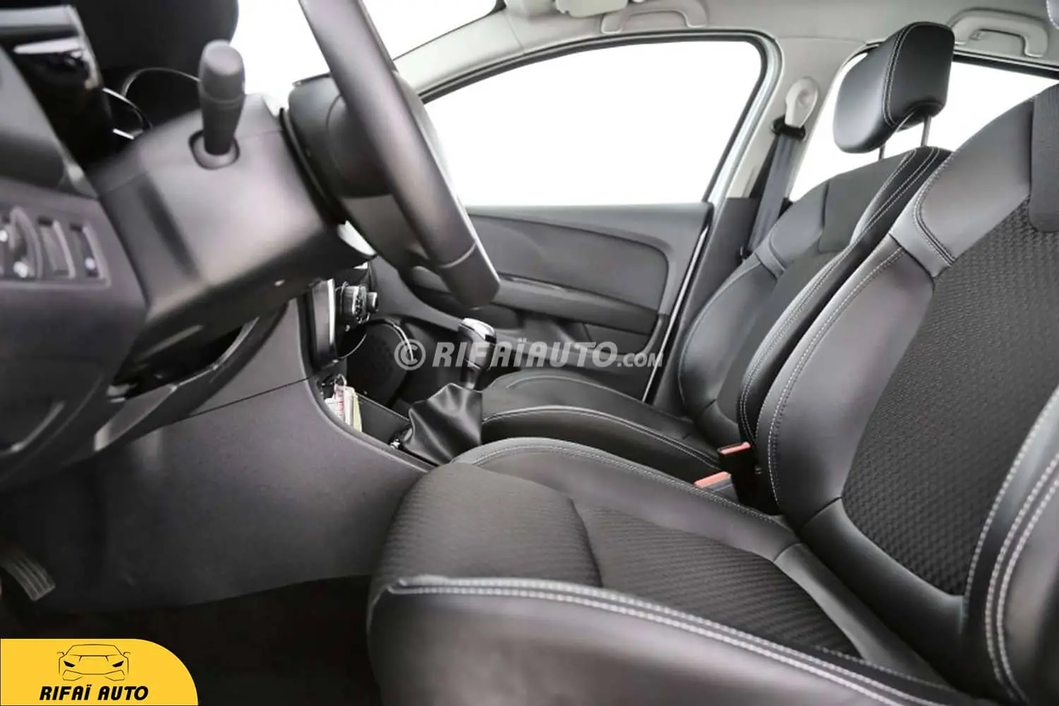 alquiler-renault-clio-casablanca-interior-2