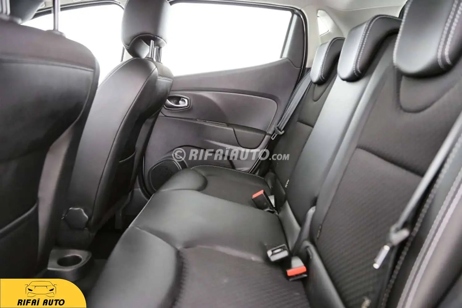 alquiler-renault-clio-casablanca-interior-3