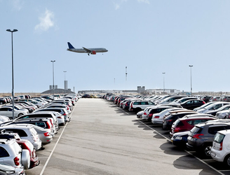 Consegna dell'auto a noleggio all'aeroporto