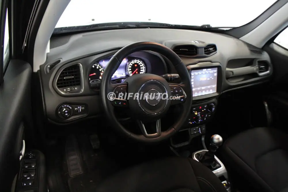 location-jeep-renegade-casablanca-interieur-1
